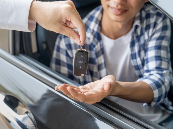 Car Rental Rules in the UAE – Pickup and Return Options