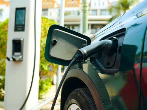 Discover How Electric Cars Are Transforming Travel in the UAE