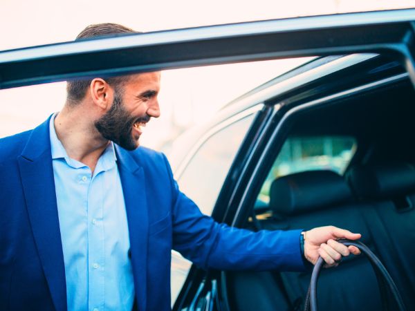 What Every Traveller Should Know About Renting a Car at Dubai International Airport