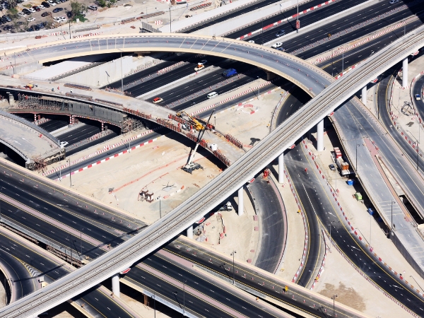 What Tourists Should Know About UAE Motorways